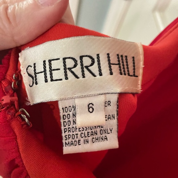 Red Sherri Hill Prom Dress Size 6 - Picture 3 of 5